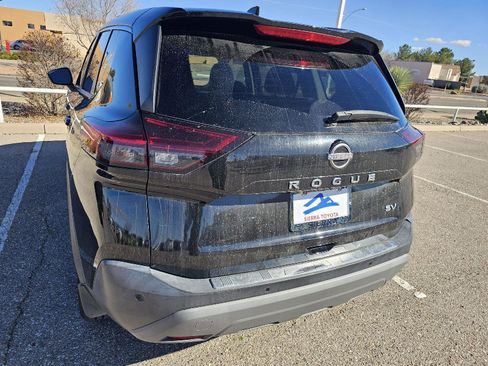 Used 2022 Nissan Rogue SV image 10