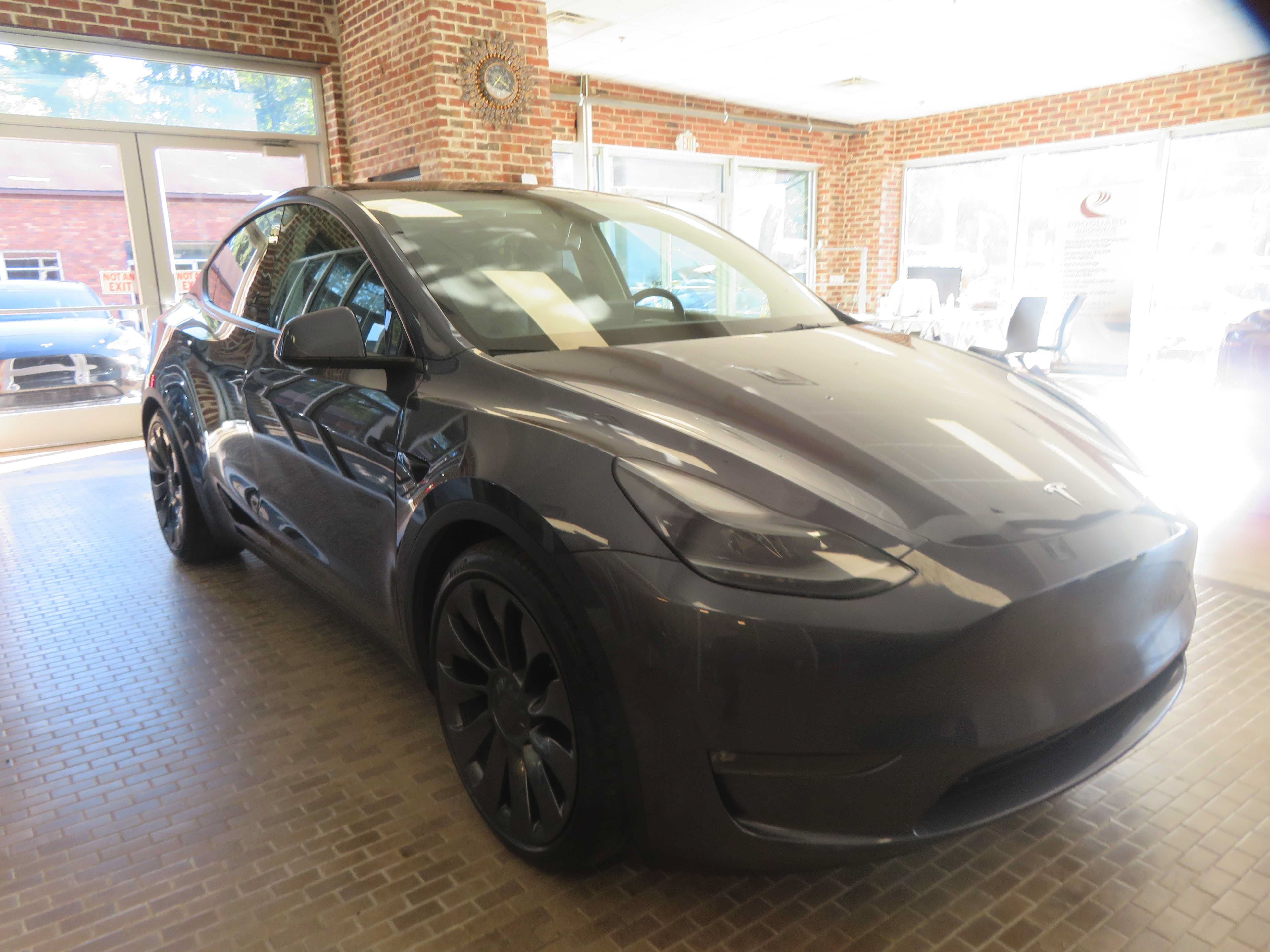 Used 2022 Tesla Model Y Performance AWD/4WD image 3
