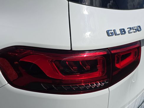 Certified 2022 Mercedes-Benz GLB 250 4MATIC image 34