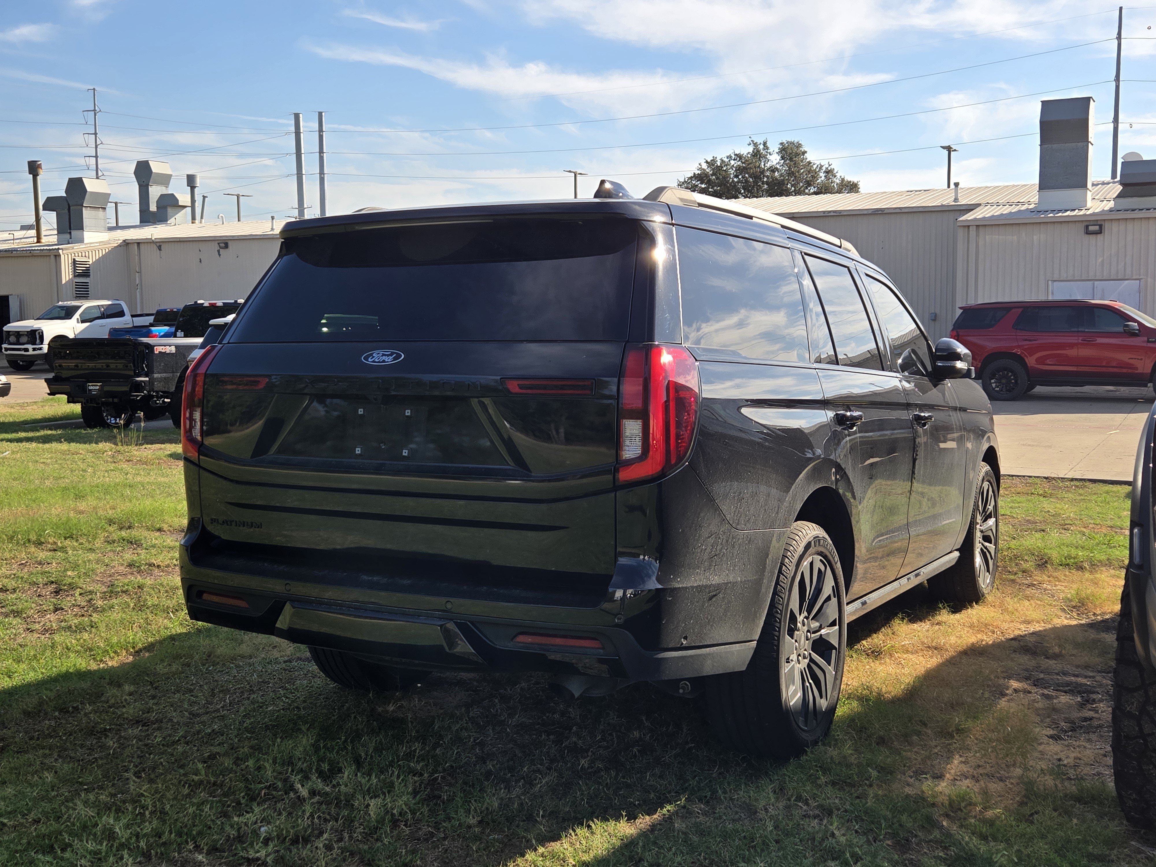 Used 2025 Ford Expedition Platinum w/ Stealth Appearance Package AWD/4WD image 6