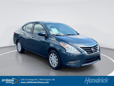 Used 2016 Nissan Versa SV FWD image 1