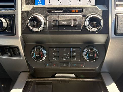 Used 2019 Ford F350 Platinum w/ Platinum Ultimate Package AWD/4WD image 22