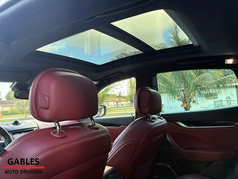 Used 2018 Maserati Levante S GranLusso image 35