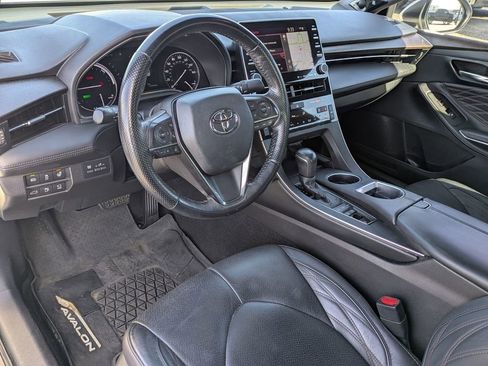 Used 2021 Toyota Avalon Limited image 17