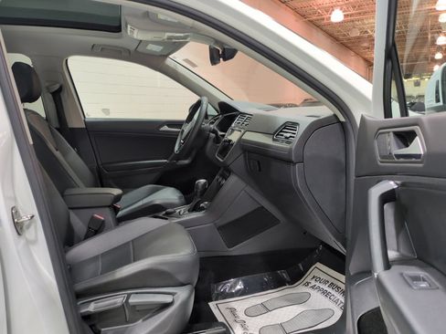 Used 2020 Volkswagen Tiguan SEL AWD/4WD image 10