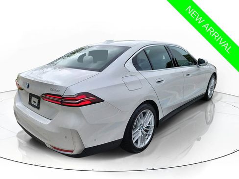 Used 2025 BMW 540i xDrive w/ Premium Package image 4
