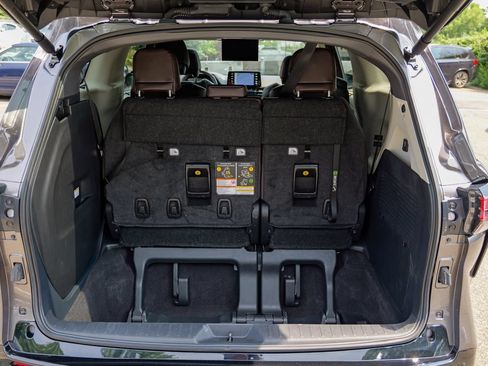Used 2023 Toyota Sienna Platinum AWD/4WD image 59