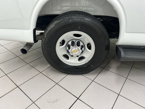 Used 2025 Chevrolet Express 3500 LT w/ LT Preferred Equipment Group RWD image 15