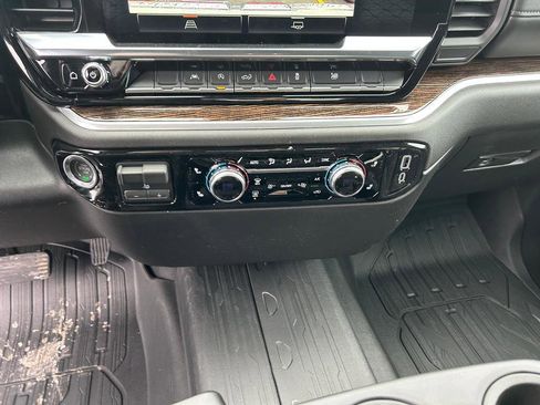 New 2026 GMC Sierra 1500 SLE image 11