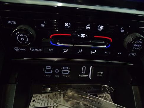 Certified 2023 Jeep Grand Cherokee Trailhawk w/ Luxury Tech Group III AWD/4WD image 12