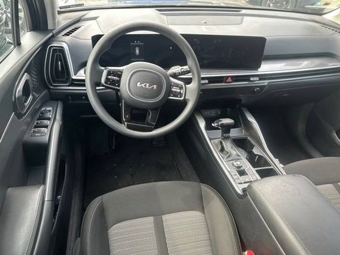 Used 2024 Kia Sorento LX FWD image 11