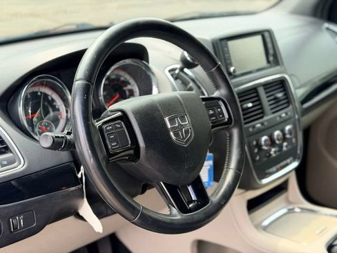 Used 2017 Dodge Grand Caravan SXT FWD image 8