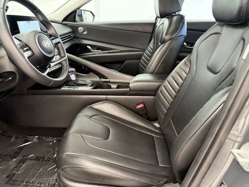 Used 2025 Hyundai Elantra Limited image 11