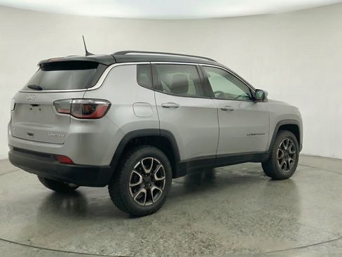 Used 2025 Jeep Compass Trailhawk AWD/4WD image 9
