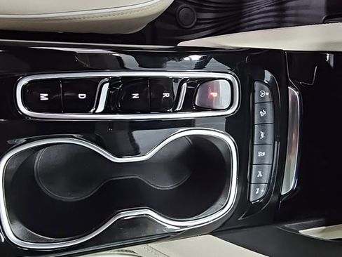 Used 2023 Buick Envision Avenir image 22