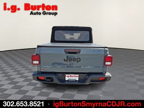 Used 2024 Jeep Gladiator Sport AWD/4WD image 5