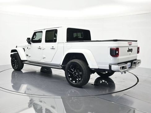 Used 2021 Jeep Gladiator Overland AWD/4WD image 7