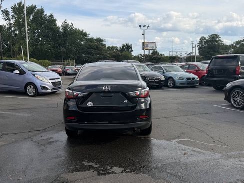 Used 2016 Scion iA FWD image 9