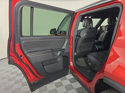 Used 2023 Rivian R1S Adventure image 17