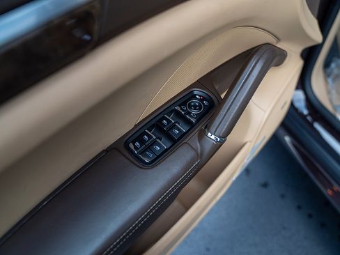 Used 2018 Porsche Cayenne GTS AWD/4WD image 17