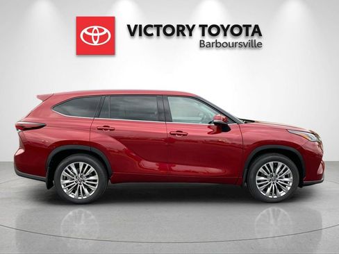 New 2026 Toyota Highlander Platinum AWD/4WD image 6
