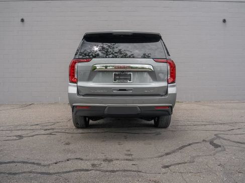 Used 2023 GMC Yukon XL SLT w/ SLT Premium Package AWD/4WD image 6