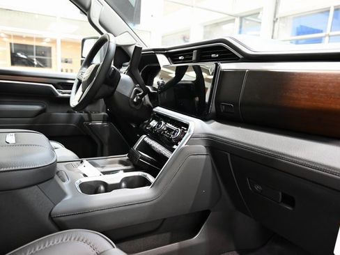 New 2026 GMC Sierra 2500 Denali w/ Denali Reserve Package image 16