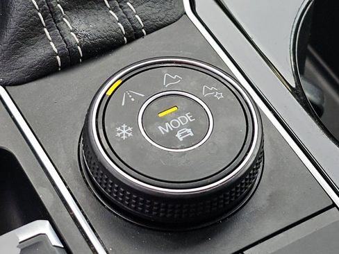 Used 2022 Volkswagen Atlas Cross Sport SEL R-Line image 10