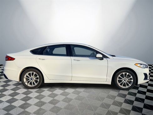 Used 2020 Ford Fusion SE image 4