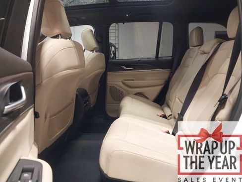 Used 2023 Jeep Grand Cherokee Limited w/ Luxury Tech Group II image 10