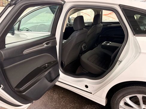 Used 2020 Ford Fusion SE image 17