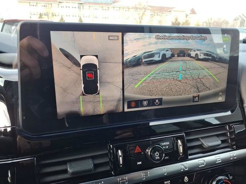 New 2026 Nissan Pathfinder SL image 10