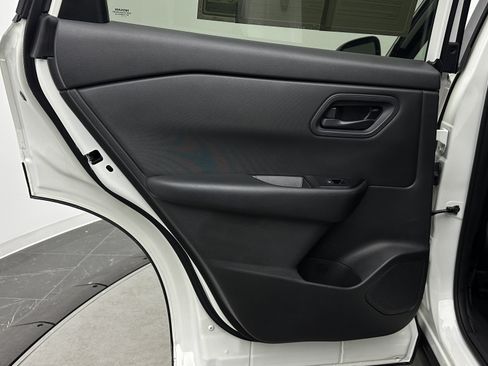 Used 2024 Nissan Rogue S AWD/4WD image 26
