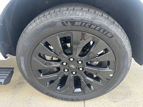 Used 2025 Ford Expedition Platinum w/ Stealth Appearance Package AWD/4WD image 27