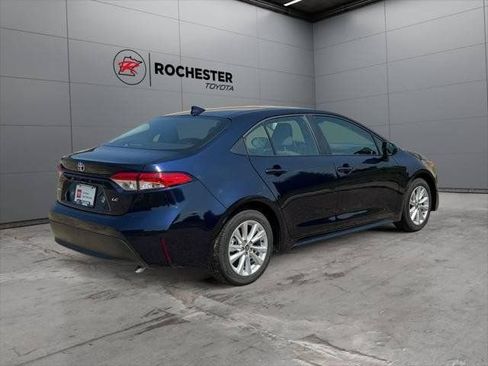 Used 2025 Toyota Corolla LE w/ LE Premium Package FWD image 35