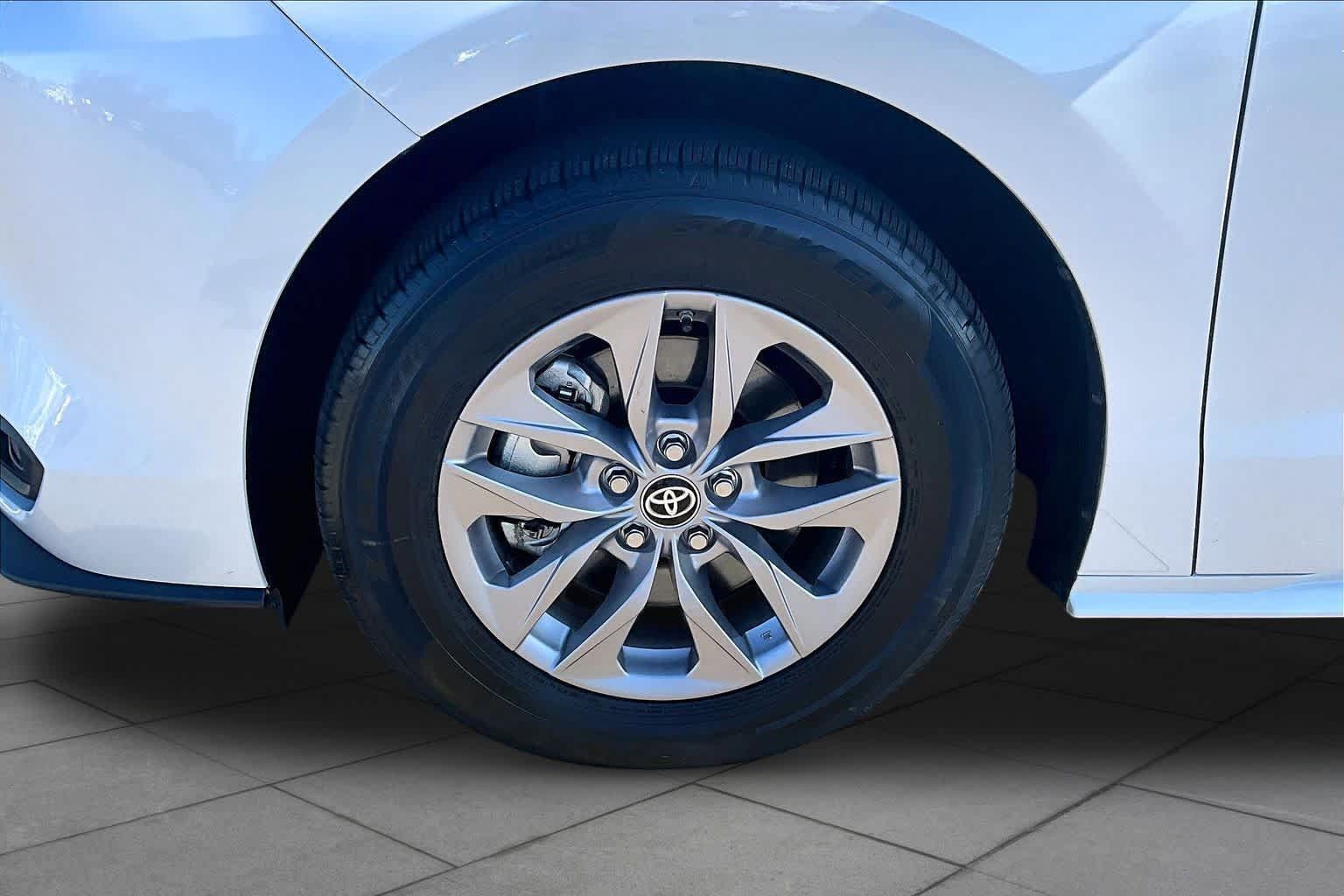Certified 2025 Toyota Sienna XLE w/ XLE Plus Package AWD/4WD image 10