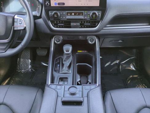 Certified 2025 Toyota Grand Highlander AWD image 19