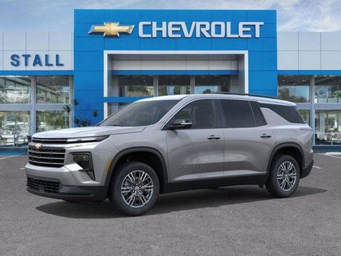 Used 2026 Chevrolet Traverse LT w/ Driver Confidence Package FWD image 2