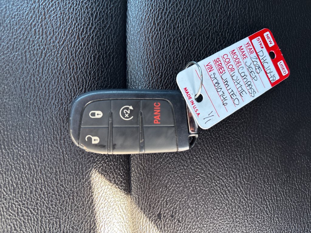 Used 2025 Jeep Compass Limited AWD/4WD image 32