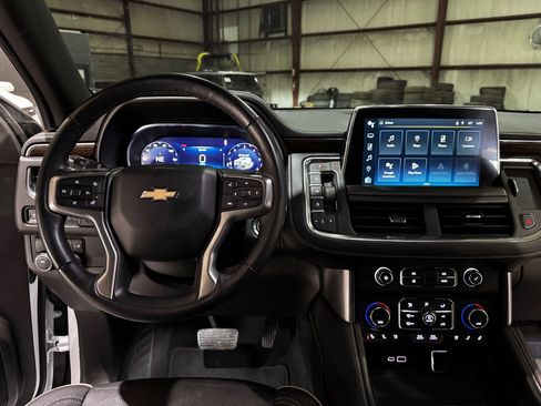 Used 2023 Chevrolet Suburban Premier image 30