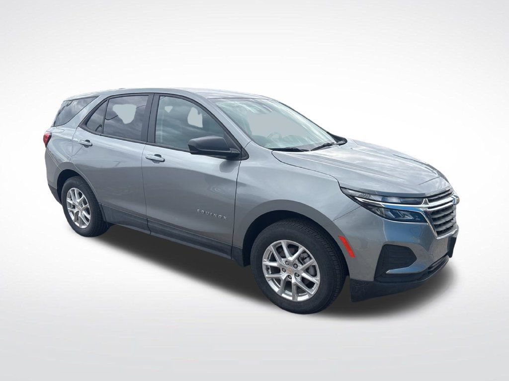 Used 2024 Chevrolet Equinox LS w/ LS Convenience Package AWD/4WD image 4