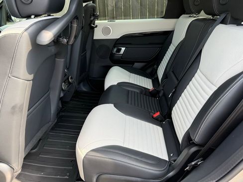 Used 2025 Land Rover Discovery S image 35