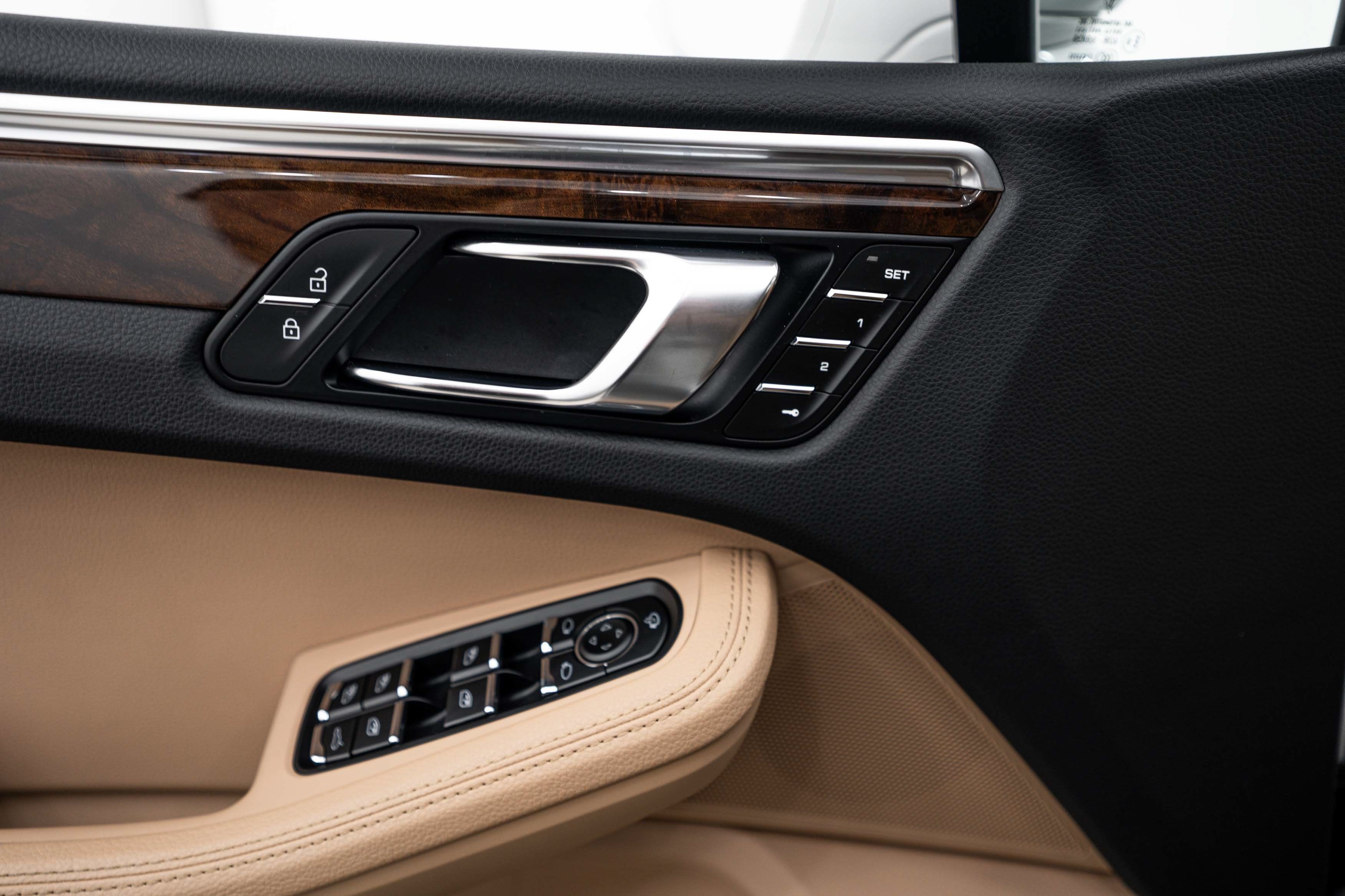 Certified 2023 Porsche Macan AWD/4WD image 16