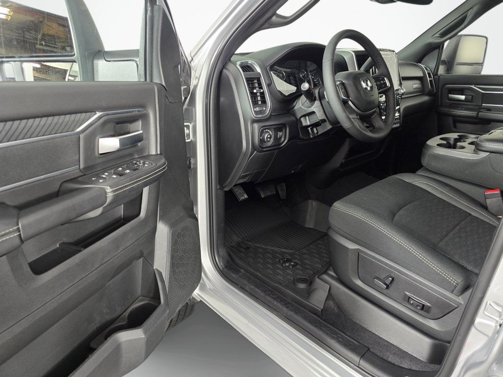 New 2026 RAM 3500 Big Horn AWD/4WD image 18