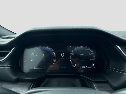 Used 2024 Jeep Grand Cherokee Limited w/ Luxury Tech Group II image 17