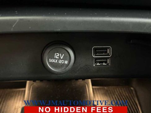 Used 2020 Volvo XC40 T5 R-Design image 35