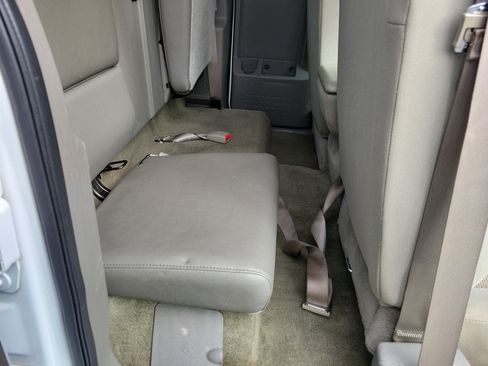 Used 2006 Mitsubishi Raider DuroCross image 7