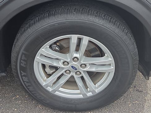 Used 2023 Ford Explorer XLT w/ Equipment Group 202A image 7