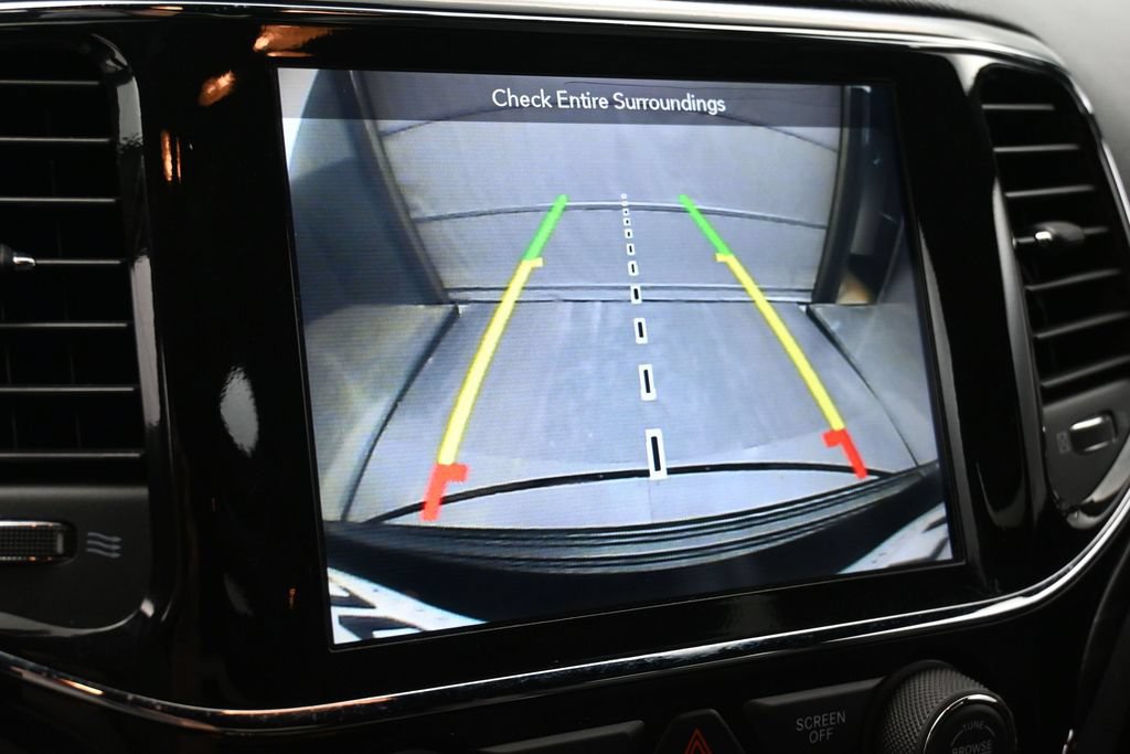 Used 2019 Jeep Grand Cherokee Altitude RWD image 9