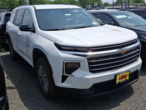 New 2025 Chevrolet Traverse LT w/ LPO, Floor Liner Package image 2